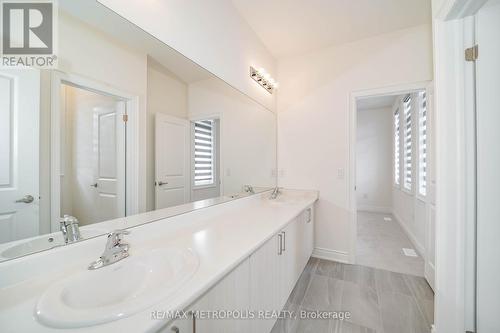 22 Wraggs Road, Bradford West Gwillimbury, ON - Indoor Photo Showing Bathroom