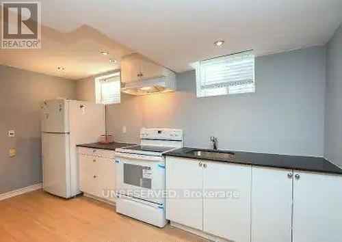 1 Mccandless Court, Milton, ON - Indoor Photo Showing Kitchen