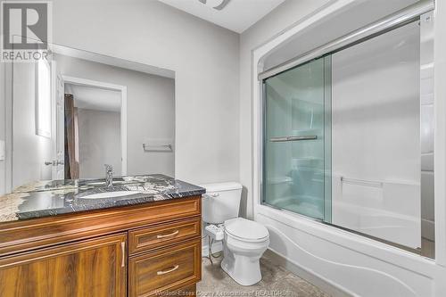 1055 Thunderbay Avenue, Windsor, ON - Indoor Photo Showing Bathroom