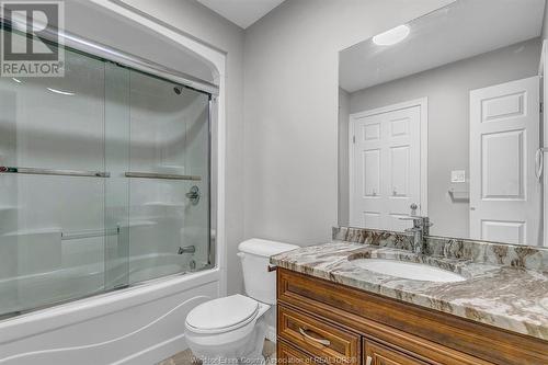 1055 Thunderbay Avenue, Windsor, ON - Indoor Photo Showing Bathroom