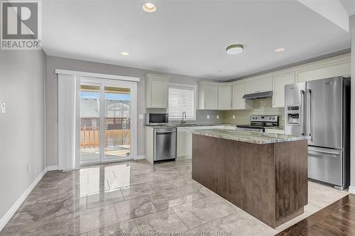 1055 Thunderbay Avenue, Windsor, ON - Indoor Photo Showing Kitchen