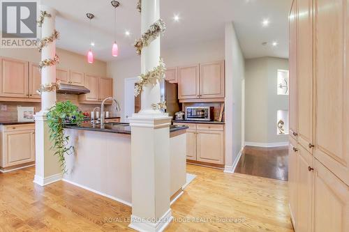 287 Frank Endean Road, Richmond Hill, ON - Indoor Photo Showing Kitchen