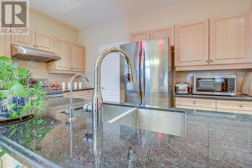 287 Frank Endean Road, Richmond Hill, ON - Indoor Photo Showing Kitchen