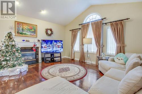 287 Frank Endean Road, Richmond Hill, ON - Indoor Photo Showing Living Room With Fireplace