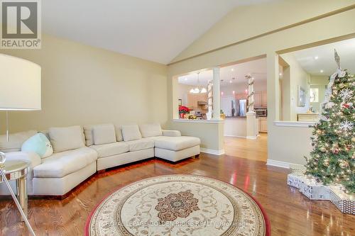 287 Frank Endean Road, Richmond Hill, ON - Indoor Photo Showing Living Room