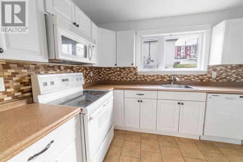 24 Edinburgh Street, St. John'S, Nl A1B 0S2, NL - Indoor Photo Showing Kitchen