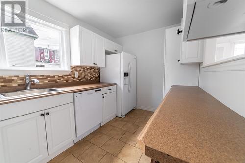 24 Edinburgh Street, St. John'S, Nl A1B 0S2, NL - Indoor Photo Showing Kitchen