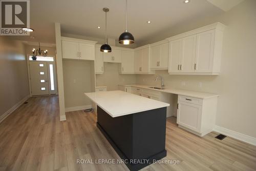 7 Peachtree Lane, Niagara-On-The-Lake, ON - Indoor Photo Showing Kitchen