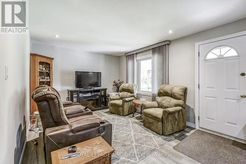 1404 Orchard Avenue, Fort Erie, ON - Indoor Photo Showing Living Room