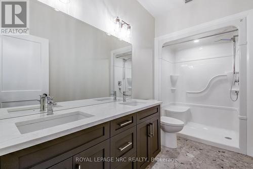 38A Neptune Drive, St. Catharines, ON - Indoor Photo Showing Bathroom