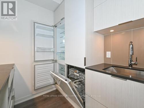 414 - 20 Richardson Street, Toronto, ON - Indoor Photo Showing Kitchen