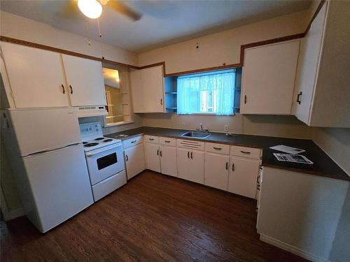 19 5Th Avenue W, Souris, MB - Indoor Photo Showing Kitchen