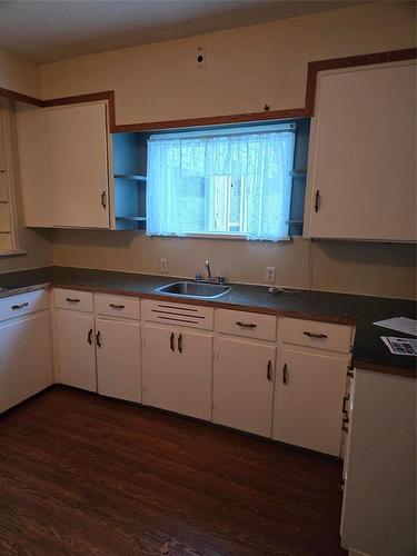 19 5Th Avenue W, Souris, MB - Indoor Photo Showing Kitchen