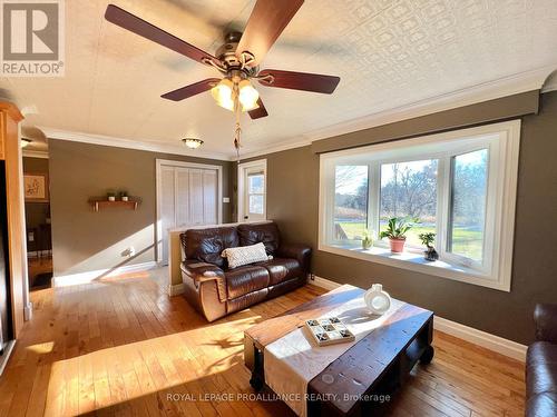 975 Slab Street, Centre Hastings, ON - Indoor Photo Showing Living Room