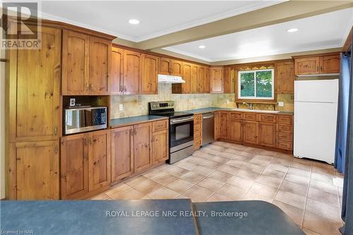 4061 Firelane 13, Fort Erie, ON - Indoor Photo Showing Kitchen