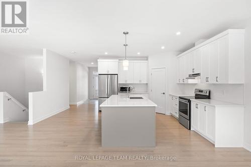 285 Wood Avenue, Smiths Falls, ON - Indoor Photo Showing Kitchen