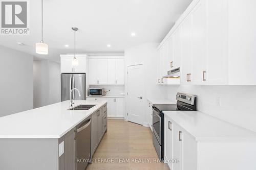 285 Wood Avenue, Smiths Falls, ON - Indoor Photo Showing Kitchen With Double Sink With Upgraded Kitchen