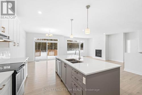 285 Wood Avenue, Smiths Falls, ON - Indoor Photo Showing Kitchen With Double Sink With Upgraded Kitchen