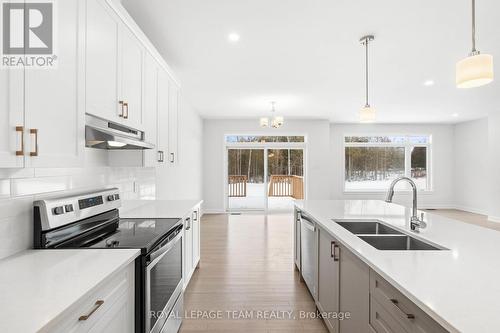 285 Wood Avenue, Smiths Falls, ON - Indoor Photo Showing Kitchen With Double Sink With Upgraded Kitchen