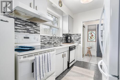 82 Lochleven Drive, Toronto, ON - Indoor Photo Showing Kitchen