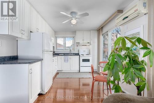 82 Lochleven Drive, Toronto, ON - Indoor Photo Showing Kitchen