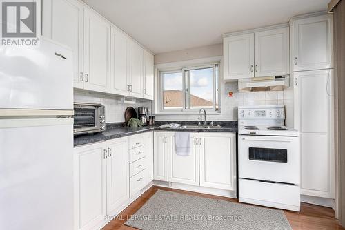 82 Lochleven Drive, Toronto, ON - Indoor Photo Showing Kitchen