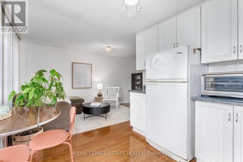 82 Lochleven Drive, Toronto, ON - Indoor Photo Showing Kitchen