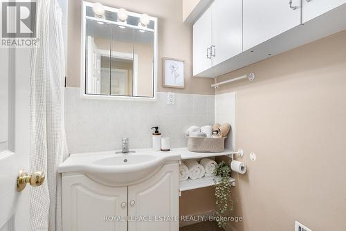 82 Lochleven Drive, Toronto, ON - Indoor Photo Showing Bathroom