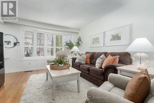 82 Lochleven Drive, Toronto, ON - Indoor Photo Showing Living Room