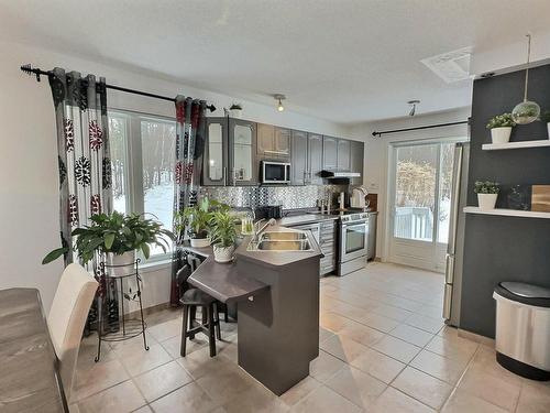 Cuisine - 117 Ch. Du Lac-Laperrière, Duhamel-Ouest, QC - Indoor Photo Showing Kitchen With Double Sink