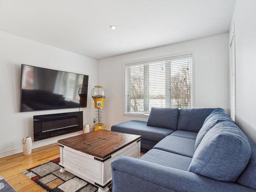 Living room - 2 Rue Tétrault, Saint-Mathias-Sur-Richelieu, QC - Indoor Photo Showing Living Room