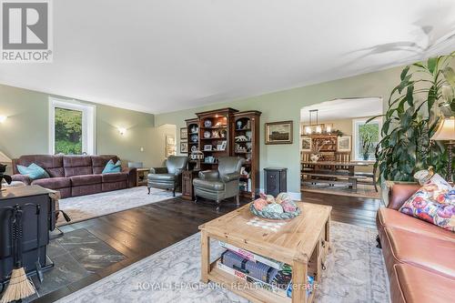 1562 Ridge Road N, Fort Erie (Ridgeway), ON - Indoor Photo Showing Living Room