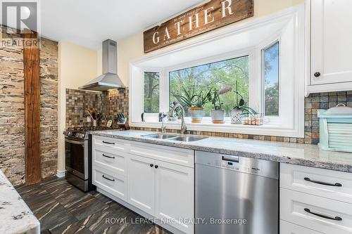 1562 Ridge Road N, Fort Erie (Ridgeway), ON - Indoor Photo Showing Kitchen With Double Sink