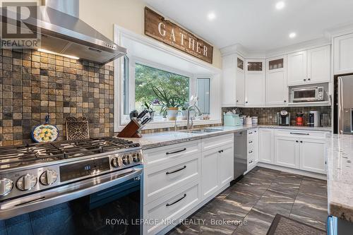 1562 Ridge Road N, Fort Erie (Ridgeway), ON - Indoor Photo Showing Kitchen With Stainless Steel Kitchen With Double Sink