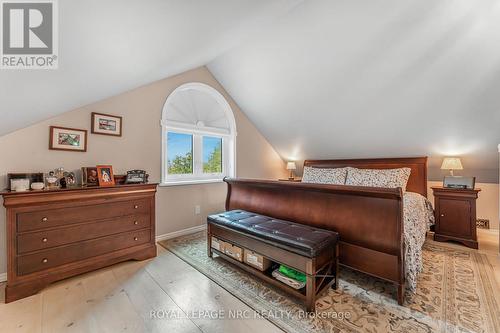 1562 Ridge Road N, Fort Erie (Ridgeway), ON - Indoor Photo Showing Bedroom