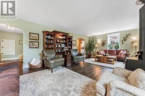 1562 Ridge Road N, Fort Erie (Ridgeway), ON - Indoor Photo Showing Living Room