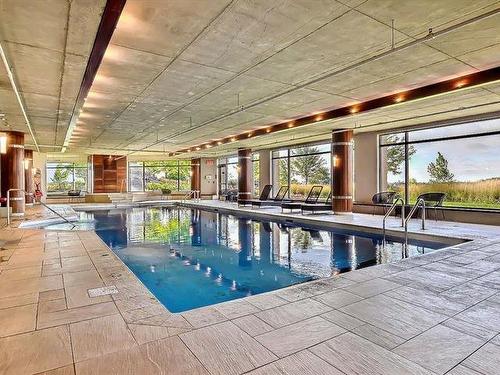 Pool - 511-300 Av. Des Sommets, Montréal (Verdun/Île-Des-Soeurs), QC - Indoor Photo Showing Other Room With In Ground Pool