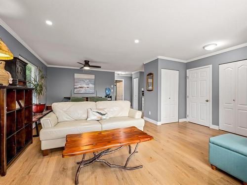 101-130 Back Rd, Courtenay, BC - Indoor Photo Showing Living Room