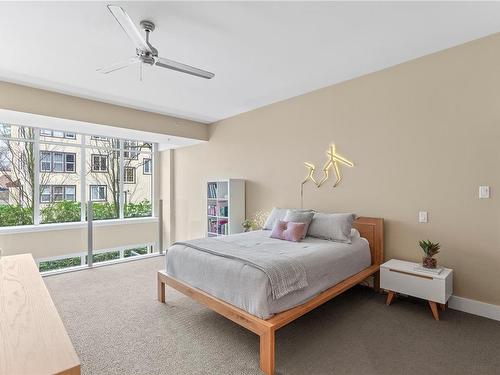 302-828 Rupert Terr, Victoria, BC - Indoor Photo Showing Bedroom