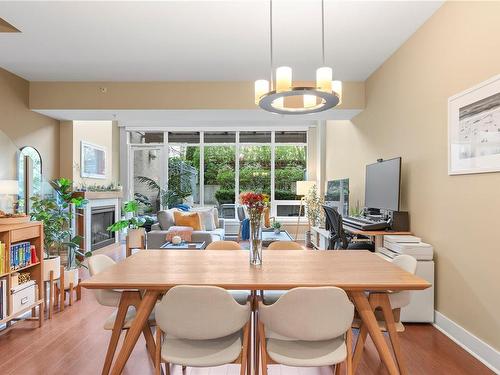 302-828 Rupert Terr, Victoria, BC - Indoor Photo Showing Dining Room