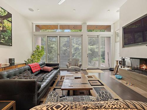 317 Keewatin Ave, Toronto, ON - Indoor Photo Showing Living Room