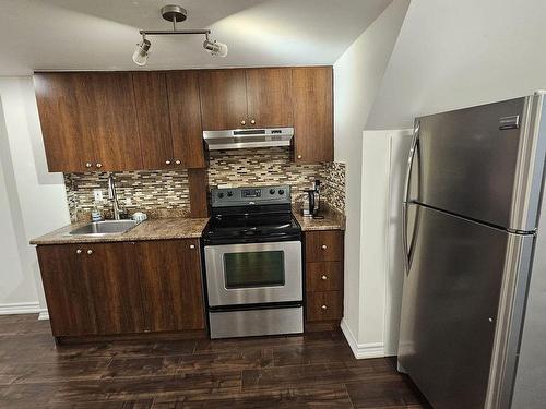 Bsmt-1146 Prestonwood Cres, Mississauga, ON - Indoor Photo Showing Kitchen