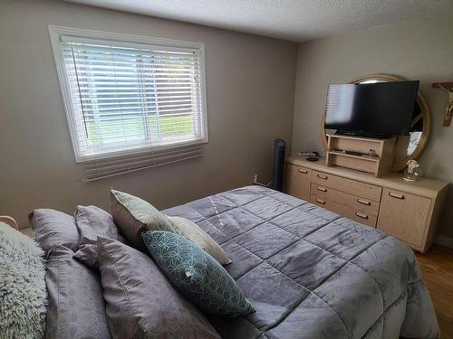 9-11 Ellen St N, Mississauga, ON - Indoor Photo Showing Bedroom