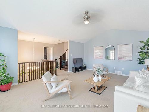 14 Aiken Cres, Orangeville, ON - Indoor Photo Showing Living Room