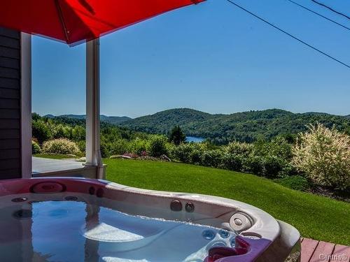 Hot tub - 2030 Imp. Des Pignons-Rouges, Sainte-Agathe-Des-Monts, QC - Outdoor With View