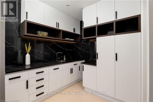 2048 Ardleigh Road, Oakville (1006 - Fd Ford), ON - Indoor Photo Showing Kitchen