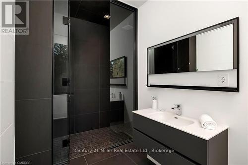 2048 Ardleigh Road, Oakville (1006 - Fd Ford), ON - Indoor Photo Showing Bathroom