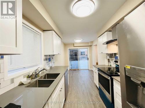 87 Pickett Crescent, Barrie, ON - Indoor Photo Showing Kitchen With Double Sink With Upgraded Kitchen