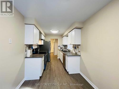 87 Pickett Crescent, Barrie, ON - Indoor Photo Showing Kitchen