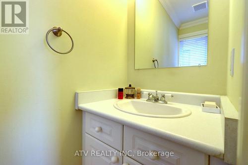 31 Shaver Avenue S, Toronto, ON - Indoor Photo Showing Bathroom